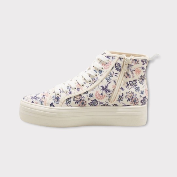 Universal Thread Cassie Sneakers - Picture 2 of 4